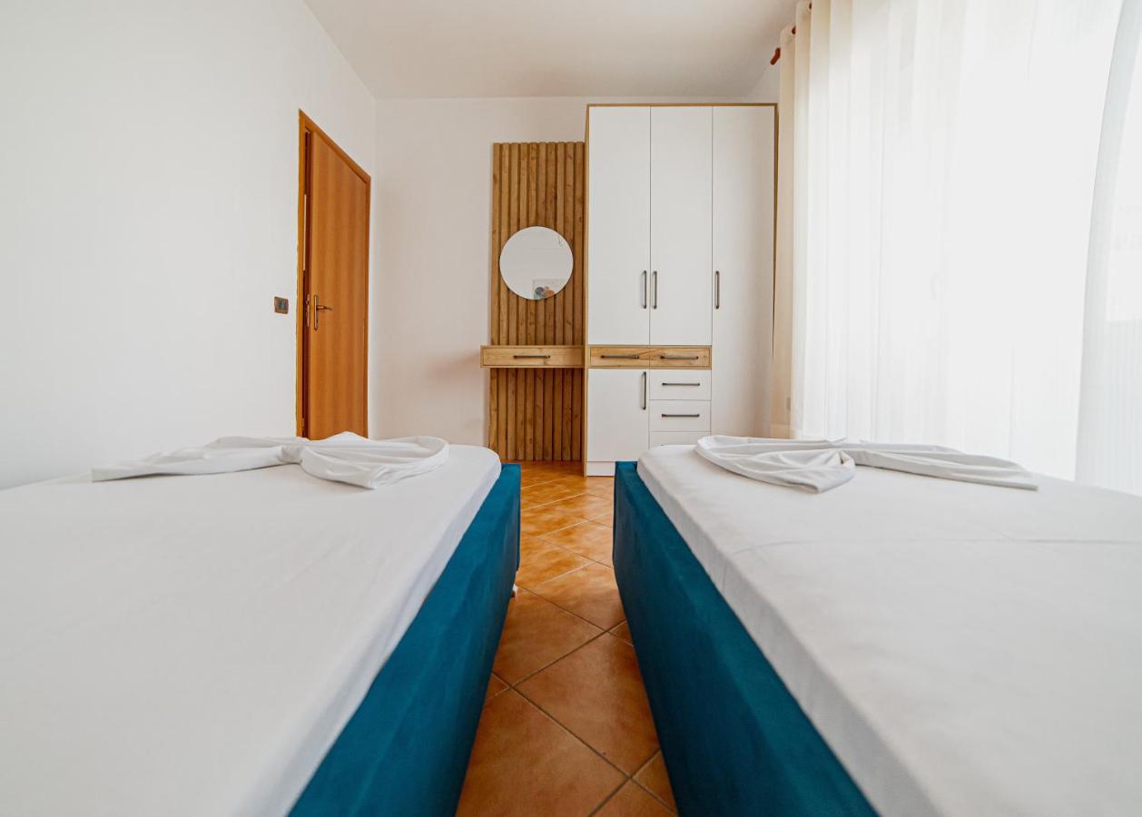 Ajla Apartment Durrës Esterno foto